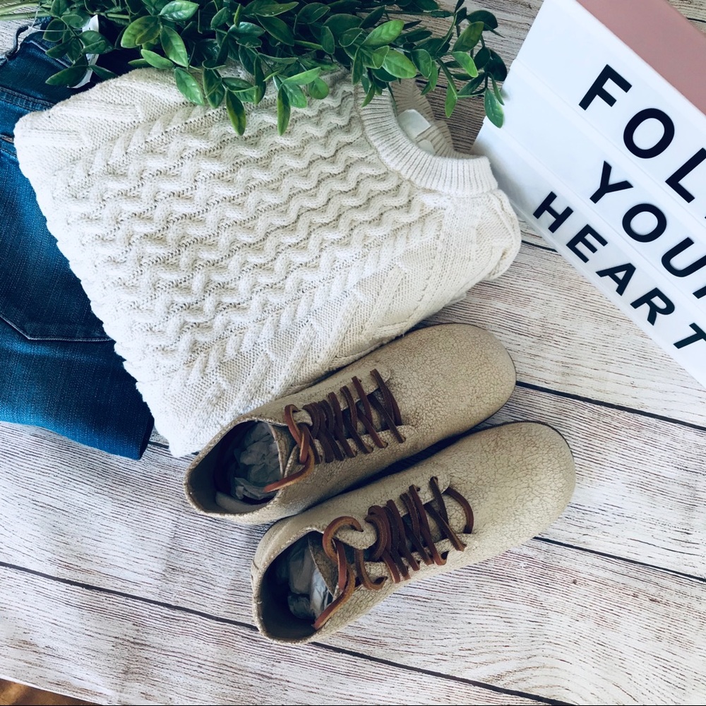 Anthropologie Gee Wawa Kenya Low Lace Up Fall Boot - Picture 4 of 8